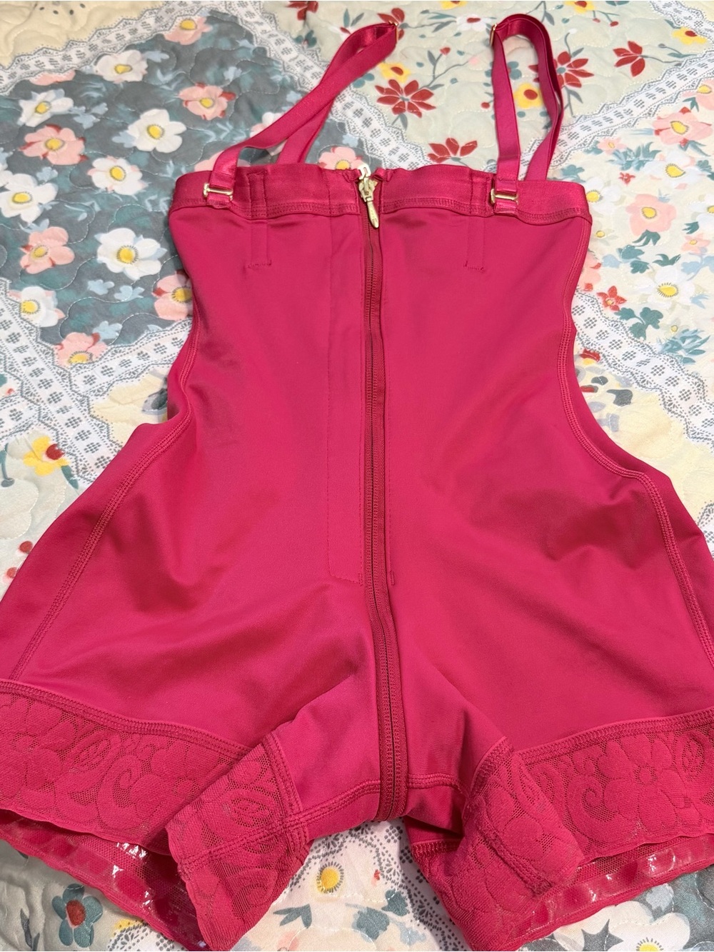 Noely Fajas Reloj de Arena Comfort Strapples” size Large in RED color.